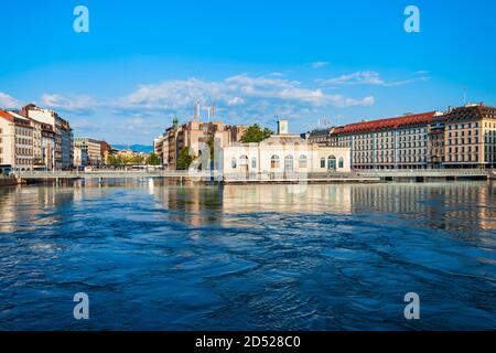 Pont de la Machine o Arcade des Arts è un edificio storico sul ponte attraverso il Rodano nella città di Ginevra in Svizzera Foto Stock