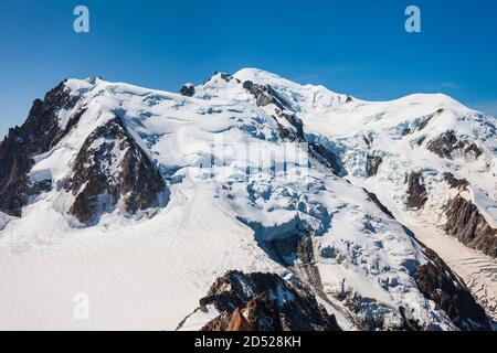 Mont Blanc o sul Monte Bianco Significato Montagna Bianca è la montagna più alta delle Alpi e in Europa, che si trova tra la Francia e l'Italia Foto Stock