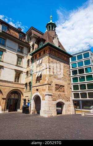 La Torre Molard di Ginevra è una torre dell'orologio situata a Ginevra Città in Svizzera Foto Stock