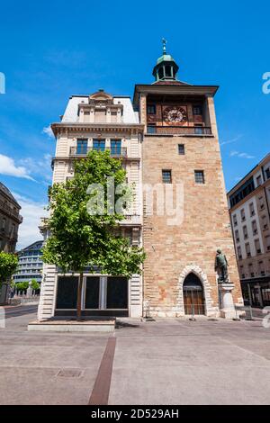 Tour de l'Ile è una torre dell'orologio situata sul Ponte Bel Air nella città di Ginevra in Svizzera Foto Stock