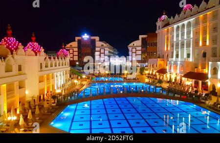 Colakli, TURCHIA - 10 NOVEMBRE 2019: OZ Hotels Side Premium Resort con aquapark e piscina nella città di Colakli vicino Side, regione di Antalya sul Mediterraneo Foto Stock