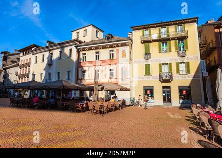 BELLINZONA, SVIZZERA - 10 LUGLIO 2019: Street cafe a Bellinzona, in Ticino, Canton Svizzera Foto Stock