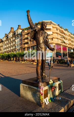 MONTREAUX, Svizzera - Luglio 19, 2019: Freddie Mercury statua sul Lago di Ginevra nella città di Montreux in Svizzera. Freddie Mercury era un cantante di r Foto Stock