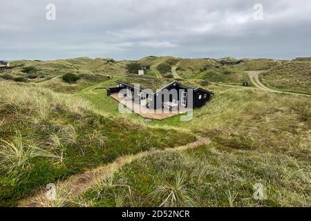 Una casa vacanze nelle dune della Danimarca Foto Stock