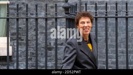 Londra, Regno Unito. 12th Oct, 2020. Leaves 10 Downing Street London UK Credit: Ian Davidson/Alamy Live News Foto Stock