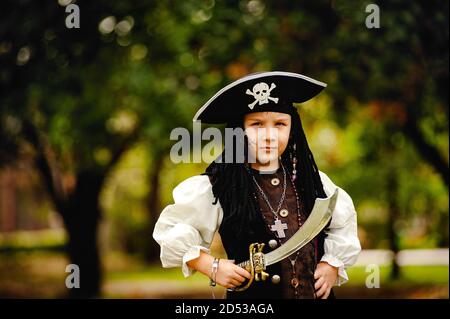 Ragazzo in costume pirata su Halloween Foto Stock