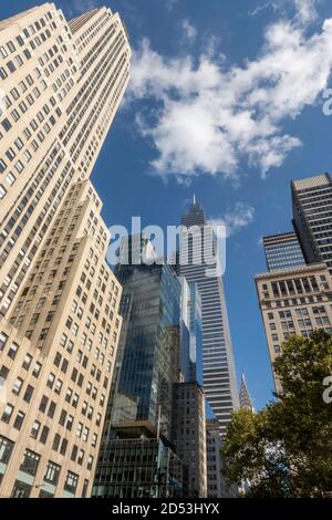 500 Fifth Avenue e una torre Vanderbilt su Bryant Park, New York Foto Stock