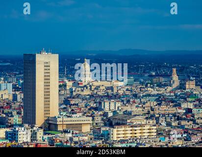 Vista sul Centro Habana verso El Capitolio, l'Avana, la Provincia di la Habana, Cuba Foto Stock