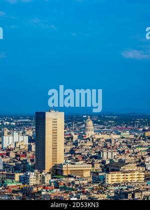 Vista sul Centro Habana verso El Capitolio, l'Avana, la Provincia di la Habana, Cuba Foto Stock