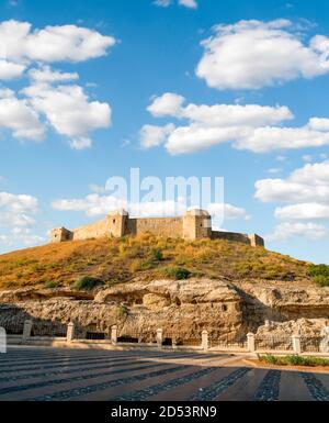 Il castello di Gaziantep, situato nel centro della città, mostra il passato storico e lo stile architettonico della città. Foto Stock