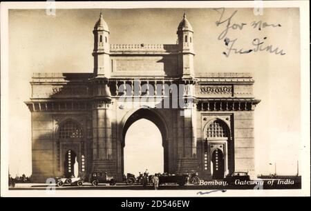 Mumbai Bombay Indien, Gateway of India, Blick auf ein Tor, Autos | utilizzo in tutto il mondo Foto Stock