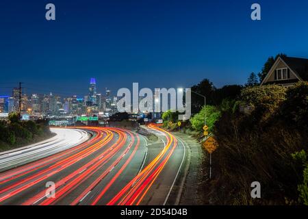 Light Trails lungo l'autostrada 101 Foto Stock