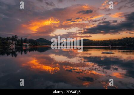 Alba a Mirror Lake, a Lake Placid, New York Foto Stock