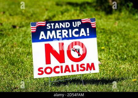 Bartow, USA - 6 ottobre 2020: Città nella campagna della Virginia occidentale segno rurale per l'elezione politica di Trump nella zona di Durbin Frank per anti nessun sociale e s Foto Stock