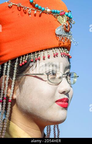 Miami Florida,Bayfront Park Hong Kong Dragon Boat Race Festival,Asian ragazza studentessa teen teen vestito costume regalia,indossa abiti, Foto Stock