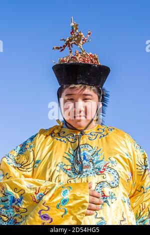 Miami Florida,Bayfront Park Hong Kong Dragon Boat Race Festival,Asian teen teens teenagers teenage,boy male vestito costume regalia,indossa, Foto Stock