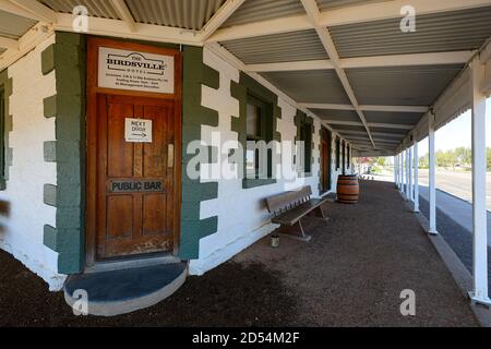 Il Birdsville Hotel e' un iconico pub Outback, patrimonio dell'umanità, 1884, Birdsville, Queensland, QLD, Australia Foto Stock