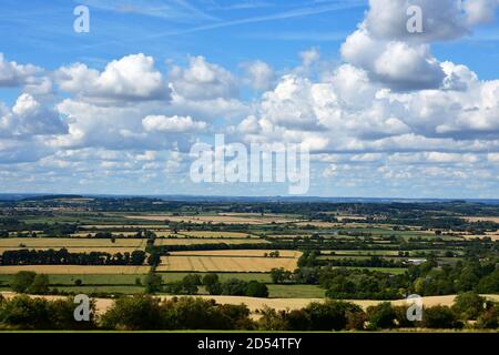 Vista dal Cavallo Bianco di Uffington e dal Castello di Uffington, Oxfordshire, Regno Unito Foto Stock