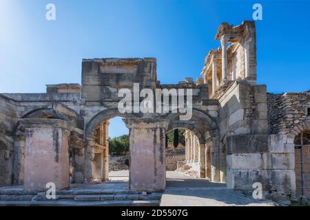 Biblioteca Celsius nell'antica città di Efeso, Turchia. Foto Stock