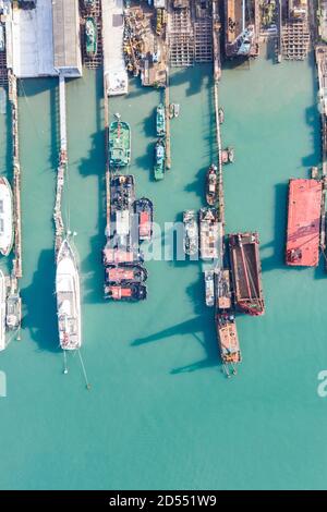 Vista aerea su Tsuen WAN, situata nella parte nord di Hong Kong con il ponte Ting Kau Foto Stock