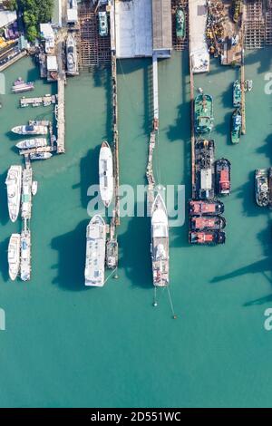 Vista aerea su Tsuen WAN, situata nella parte nord di Hong Kong con il ponte Ting Kau Foto Stock