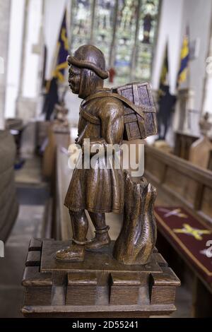 SWAFFHAM, REGNO UNITO - 06 agosto 2019: Una scultura in He Chiesa di San Pietro e San Paolo a Swaffham, Norfolk Foto Stock