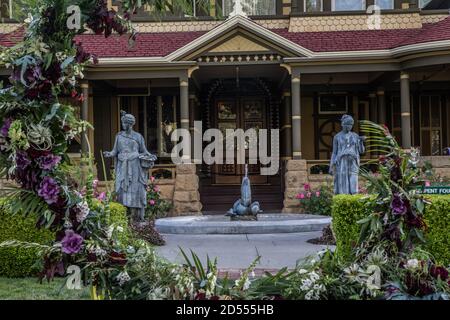 Foto dell'esterno della Winchester House a San Jose California. Una delle più famose case infestate del mondo Foto Stock