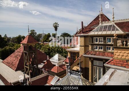 Foto dell'esterno della Winchester House a San Jose California. Una delle più famose case infestate del mondo Foto Stock