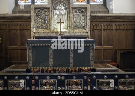 SWAFFHAM, REGNO UNITO - 06 agosto 2019: L'altare nella Chiesa di San Pietro e San Paolo Foto Stock