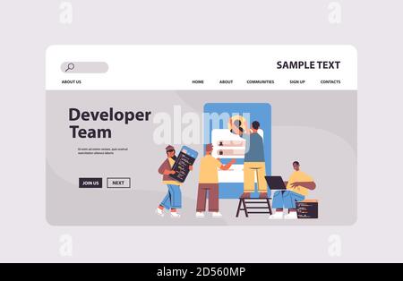 team di sviluppatori web di mix race che crea sviluppo di applicazioni per codice programma concetto di programmazione software illustrazione vettoriale dello spazio di copia orizzontale a lunghezza intera Illustrazione Vettoriale