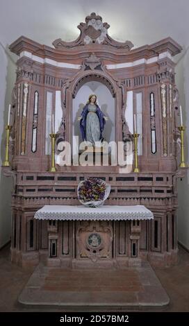 Monticchio – altare maggiore della Chiesa di San Michele Arcangelo Foto Stock