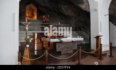 Monticchio – Scorcio dell'altare della chiesa di San Michele Foto Stock