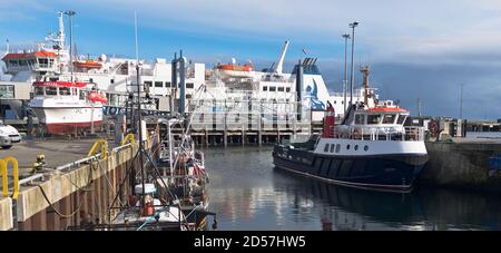 dh MV Hamnavoe Northlink STROMNESS ORKNEY Fishingboats Orkney FERRIES Boats MV Graemsay nel porto Scottish Inter Island traghetto Scozia Foto Stock