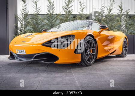 BARCELLONA, SPAGNA-9 OTTOBRE 2020: Orange McLaren 720 A City Streets Foto Stock