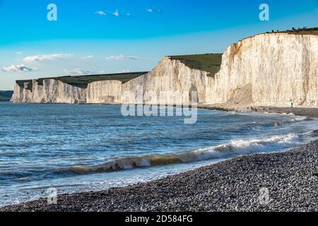 Nel tardo pomeriggio al Birling Gap vicino a Eastbourne. Costiera del National Trust con scogliere bianche. Foto Stock