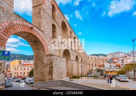 Kavala Grecia-Acquedotto antico a Kavala popolarmente conosciuto come i Kamares. Foto Stock