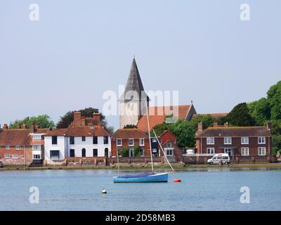 Porto di Bosham e la guglia della chiesa della Santa Trinità, Sussex occidentale. Foto Stock