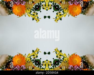 fiori , effetto visivo di uno specchio, spazio per l'inserimento del testo, carta da parati astratta, piena di colori, strani ornamenti e forme, sfondo con bella geo Foto Stock