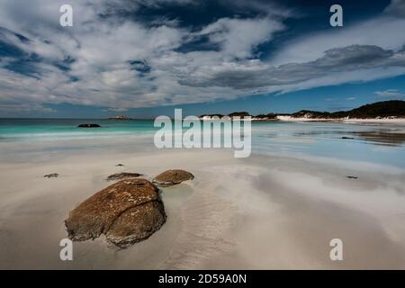 Spiaggia incontaminata a Cobbler Rocks nel Mount William National Park. Foto Stock