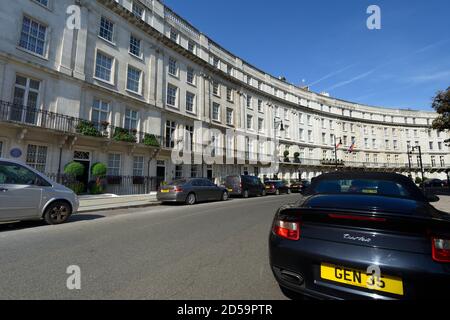 Wilton Crescent, eleganti case a schiera in stile georgiano, Belgravia, Londra, Regno Unito Foto Stock