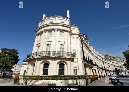 Grovenor Crescent Listed stucco Terrace, Belgravia, centro di Londra, Regno Unito Foto Stock