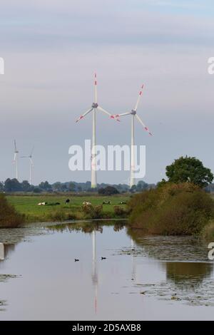 Turbine eoliche. Frisia orientale. Bassa Sassonia. Germania. Foto Stock