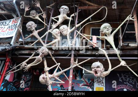 Iconica installazione artistica a Metelkova Mesto a Lubiana Foto Stock