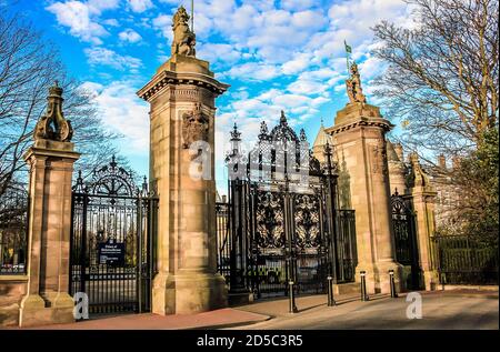 Le porte di Holyroodhouse Palace, Edimburgo, Scozia. Foto Stock