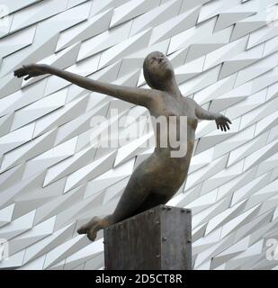 Titanica, Museo del Titanic, Belfast. Scultura di Rowan Gillespie. Foto Stock