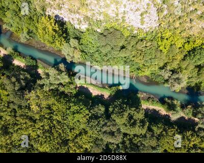 Vista aerea del Geopark Iskar Panega lungo il fiume Gold Panega, Bulgaria Foto Stock