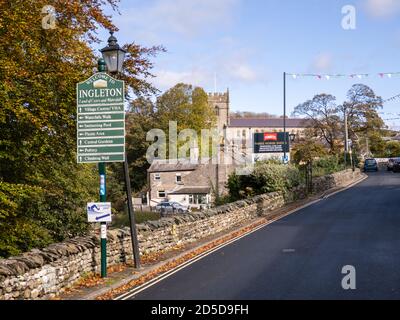 08.09.2020 Ingleton, North Yorkshire, Regno Unito. Segno che dice benvenuto a Ingleton. Ingleton è un villaggio e una parrocchia civile nel distretto di Craven nel Nord York Foto Stock