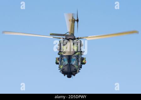 Un elicottero di trasporto tattico NH90 TTH dell'esercito finlandese al Royal International Air Tattoo (RIAT). Foto Stock