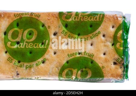 Lo yogurt Passi pure rompe la frutta della foresta su sfondo bianco Foto Stock