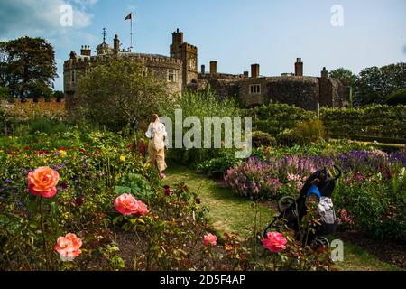 Walmer Castle & Gardens Foto Stock